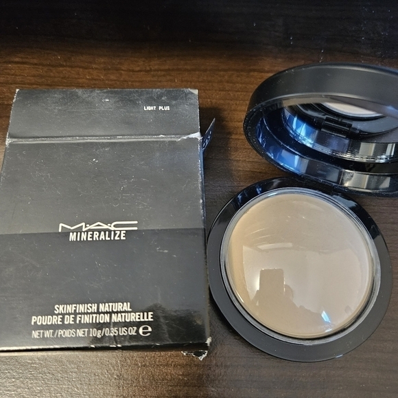 MAC MINERALIZE SKINFINISH NATURAL Face Powder in Light Plus (NIB)